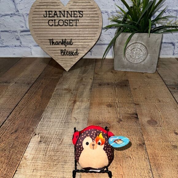 Squishmallows McDonalds Happy Meal HANS. NEW WITH TAG.
Hans the hedgehog - Picture 3 of 6